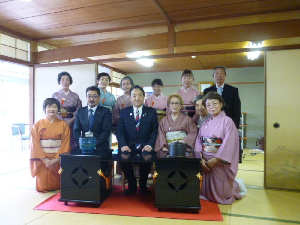 野田市長と当センター茶道教室のみなさん